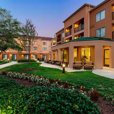 Courtyard By Marriott Richmond Airport-2